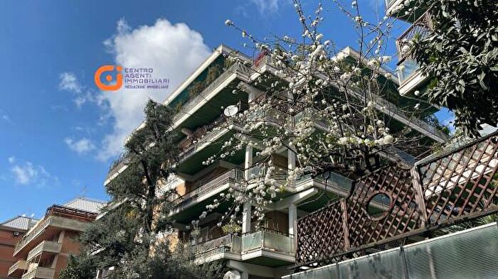 Appartamento con 5 locali in vendita in Via San Pio V, Roma