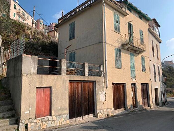 Casa con 6 locali in vendita in Via Genova, Perinaldo