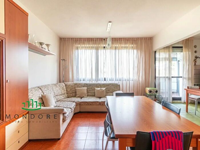 Appartamento trilocale in vendita in Via Galeazza, Bologna