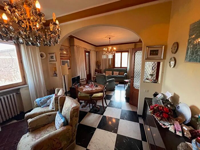 Appartamento con 7 locali in vendita in Viale delle Regioni, Siena