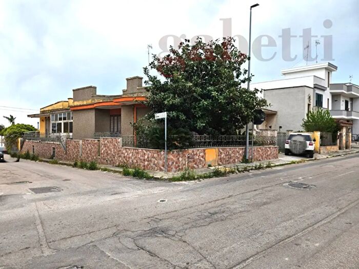 Casa con 10 locali in vendita in Via Corsica Via Udine Via Specchia Normanna, Copertino
