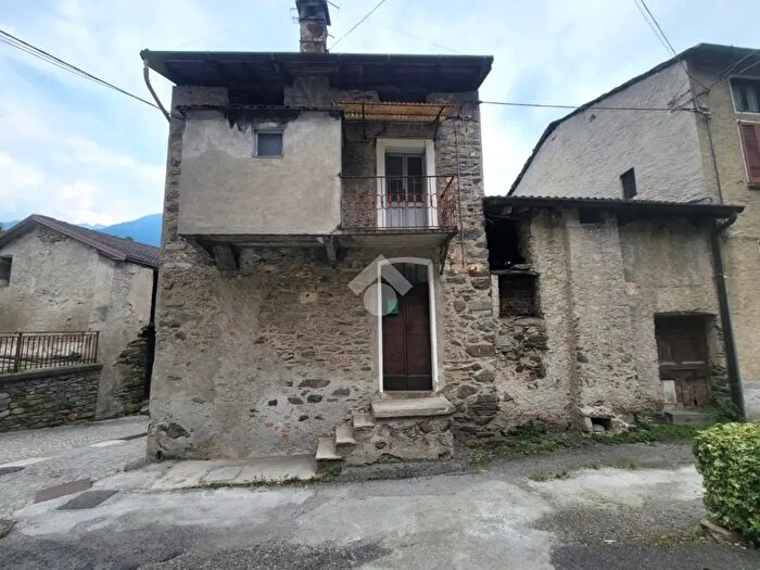 Casa trilocale in affitto in Via IV Novembre, Buglio In Monte