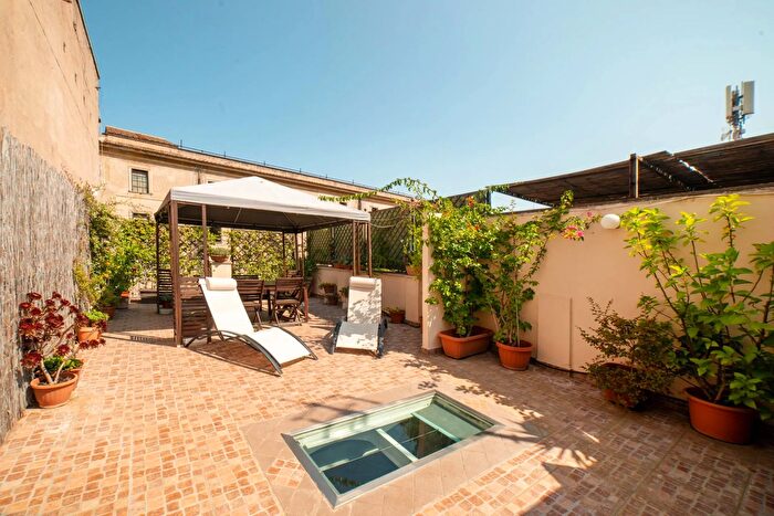 Appartamento trilocale in vendita in Via degli Zingari, Roma