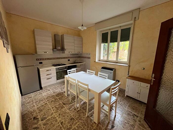Casa con 6 locali in affitto in Via Guglielmo Marconi, Centro, Tornata