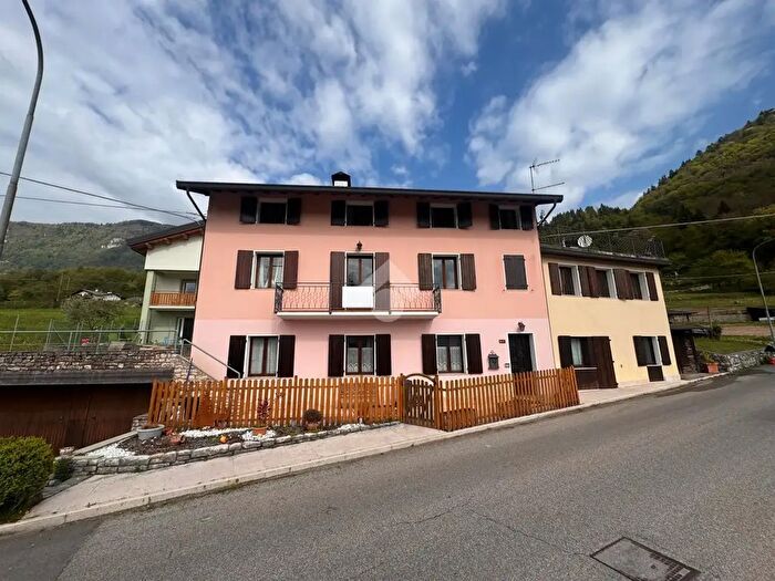 Appartamento con 7 locali in vendita in Via Garibaldi, Arsie
