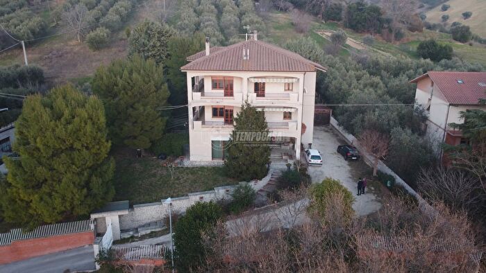 Appartamento con 6 locali in vendita in Via del Potenza, Recanati