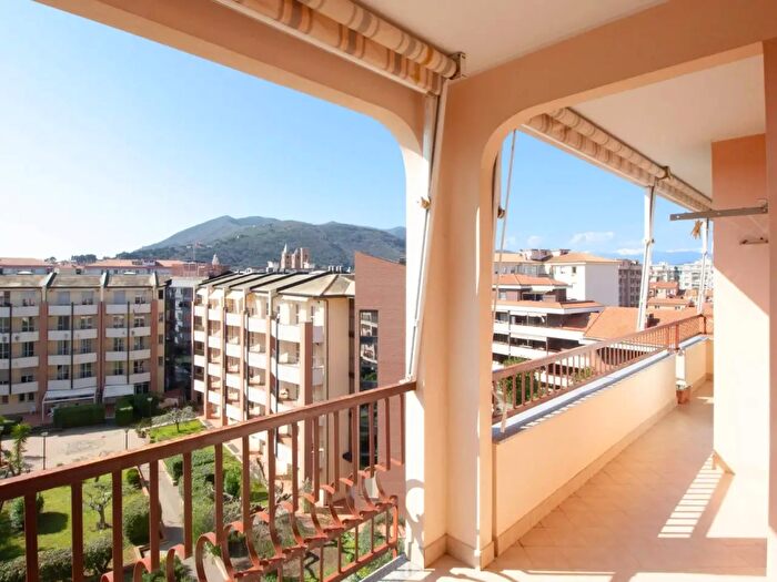 Appartamento con 5 locali in vendita in Via Dalmazia, Albenga