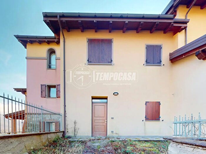 Appartamento trilocale in vendita in Via Lombardia, Vergato