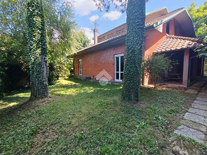 Casa con 8 locali in vendita in Via Nazionale dei Giovi, Lentate Sul Seveso