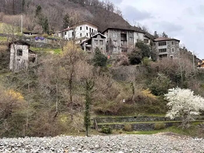 Casa con 6 locali in vendita in Morca, Varallo
