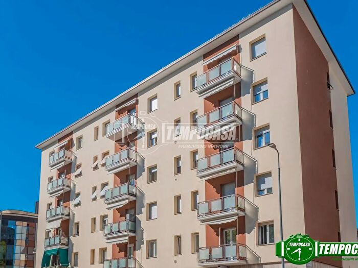 Appartamento quadrilocale in vendita in Via Privata Maria Melato, Milano