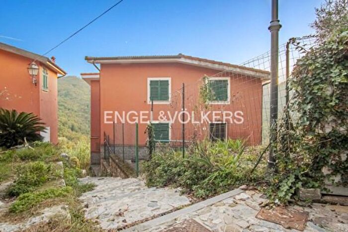 Casa con 6 locali in vendita in Via Sciaccona, Castiglione Chiavarese