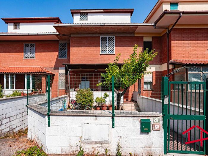 Casa con 5 locali in affitto in Via Lercara Friddi, Martin Pescatore Campo Selva, Pomezia