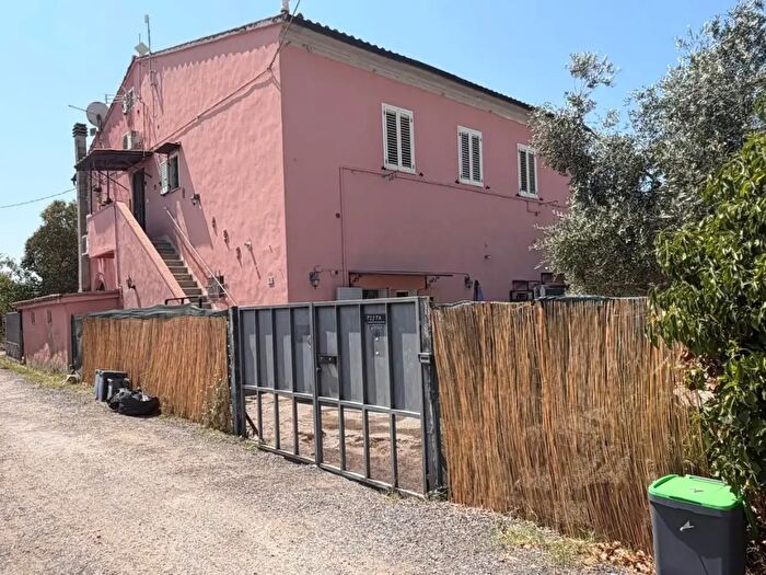 Casa quadrilocale in vendita in Cascina