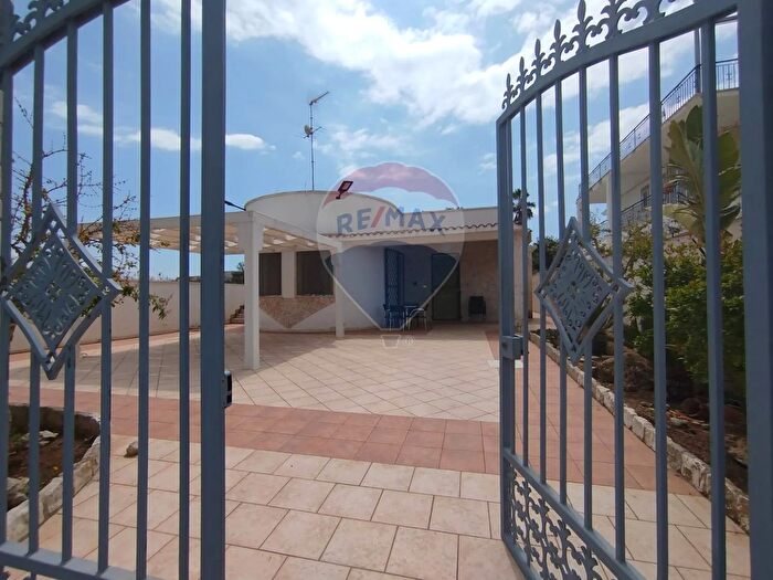 Casa con 6 locali in vendita in Porto Cesareo