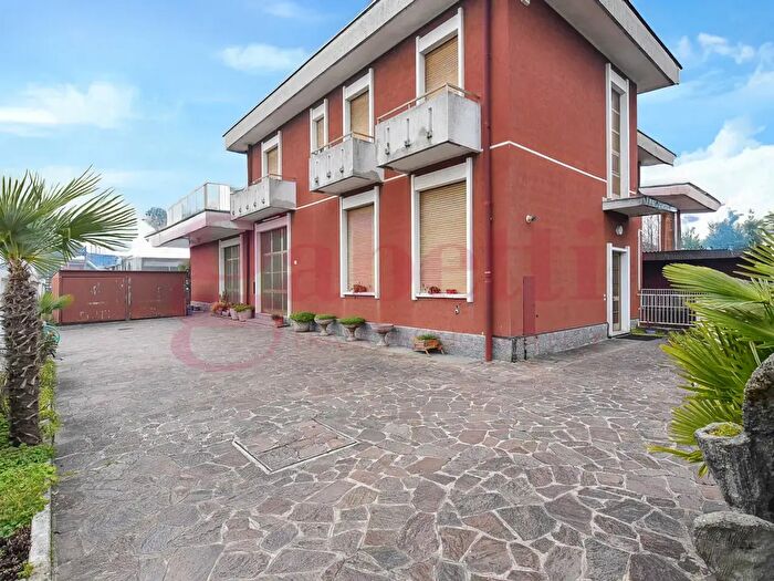 Casa quadrilocale in vendita in Via XXV Aprile, Cabiate