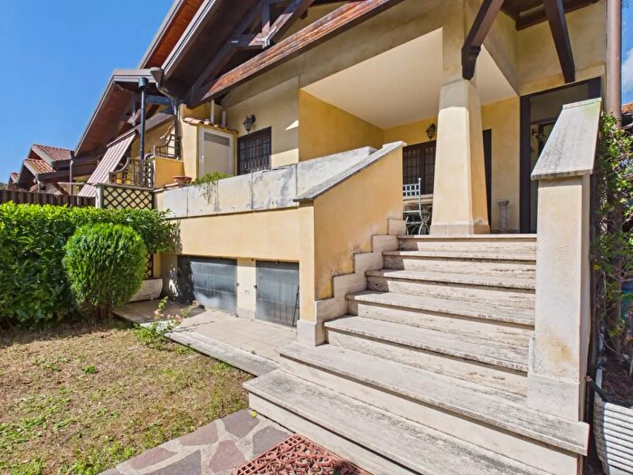 Casa con 5 locali in vendita in Via Antonio Guarnieri, Roma