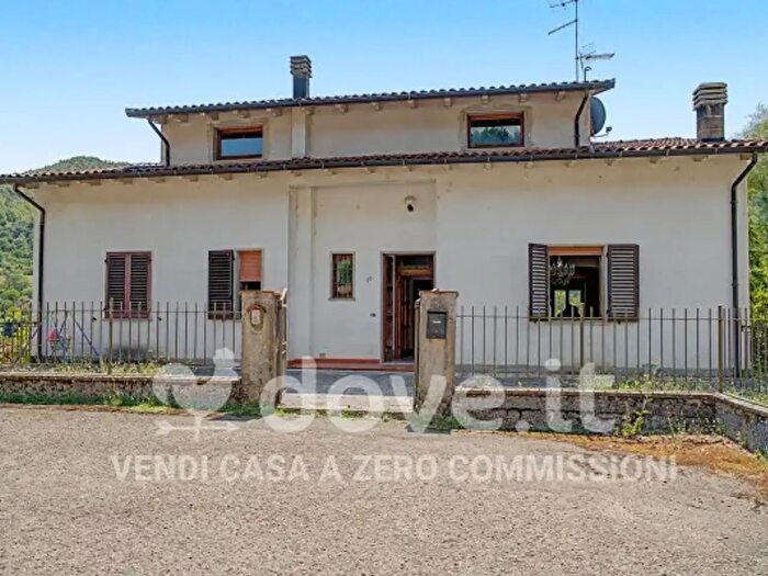 Casa con 6 locali in vendita in Via Luigi Einaudi b, Talla