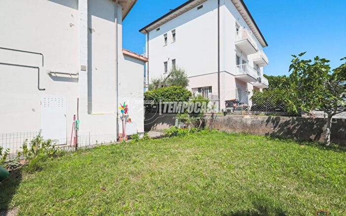 Casa con 6 locali in vendita in Viale Venezia, Riccione