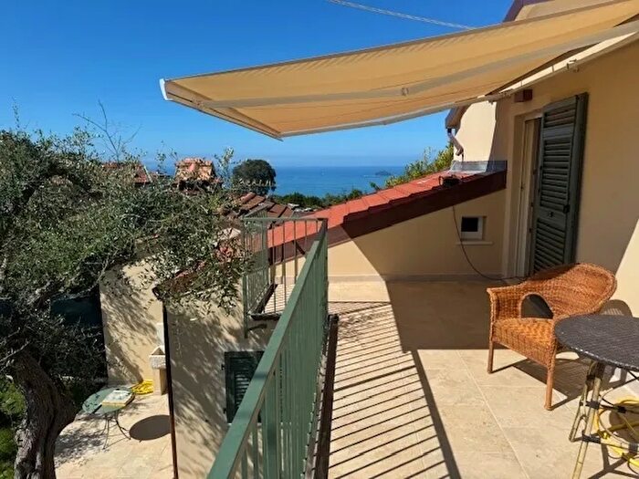 Appartamento trilocale in affitto in Ameglia