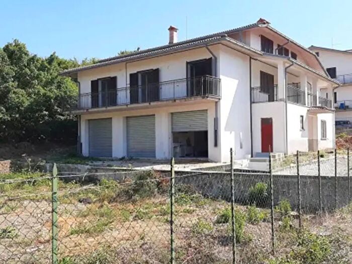 Casa con 6 locali in vendita in Cagnano Amiterno