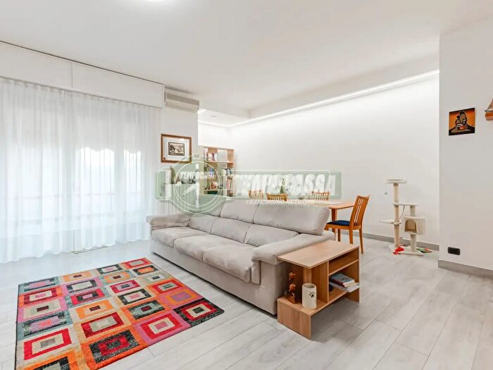 Appartamento quadrilocale in vendita in Via Luigi Cadorna a, Vimercate