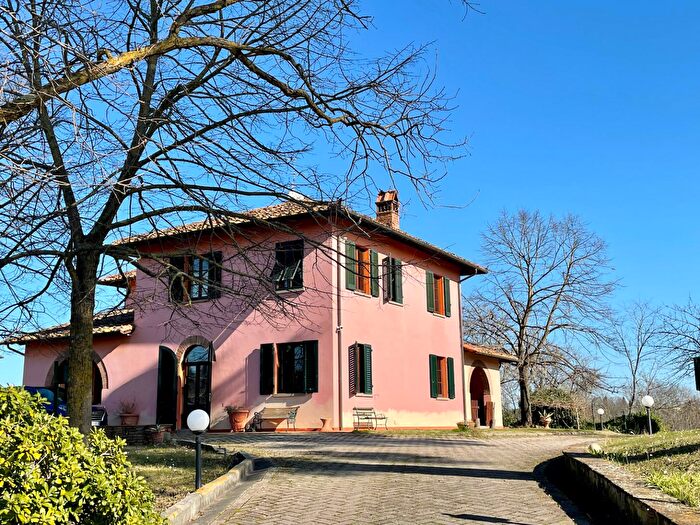 Casa con 12 locali in vendita in San Miniato
