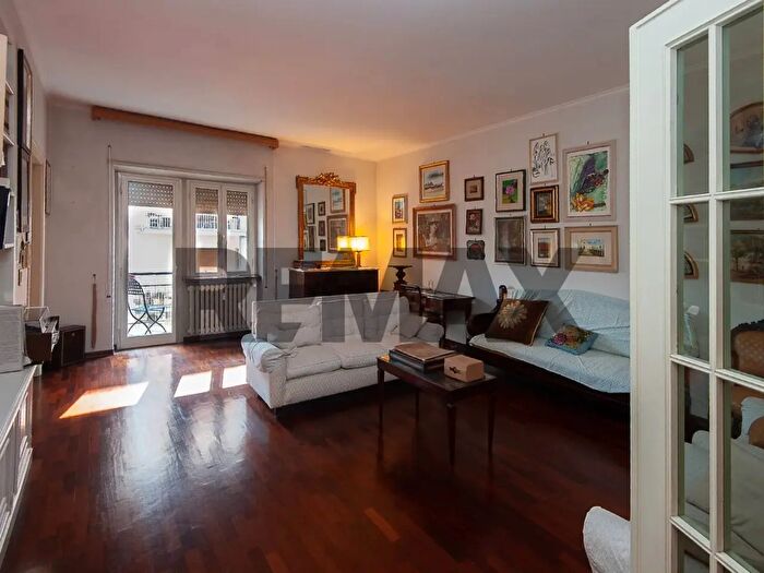 Appartamento con 7 locali in vendita in Via Firenze, Frosinone