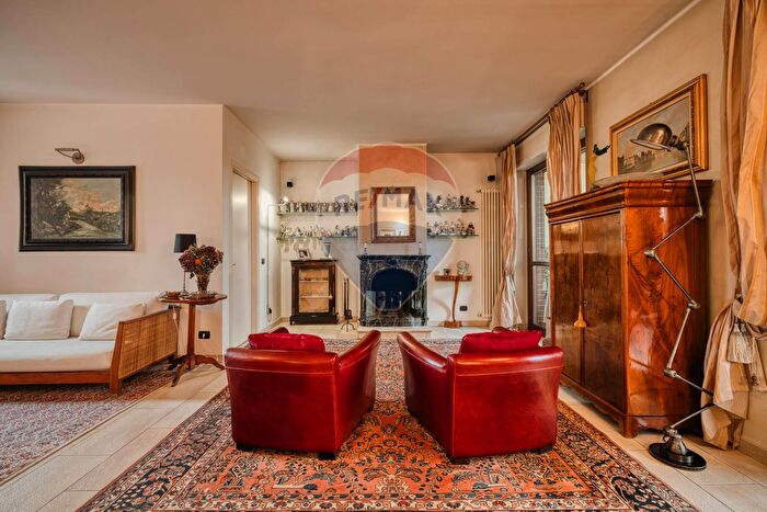 Appartamento quadrilocale in vendita in Via dei Mille a, Novara