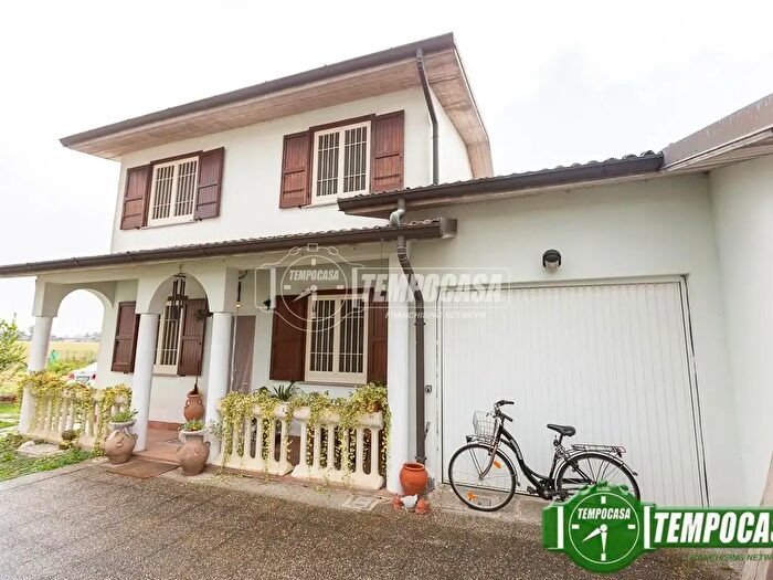 Casa quadrilocale in vendita in Via Leonardo da Vinci, Pandino