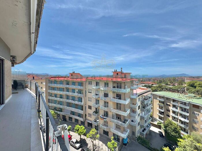 Appartamento quadrilocale in affitto in Via Domenico Fontana, Rione Alto, Napoli