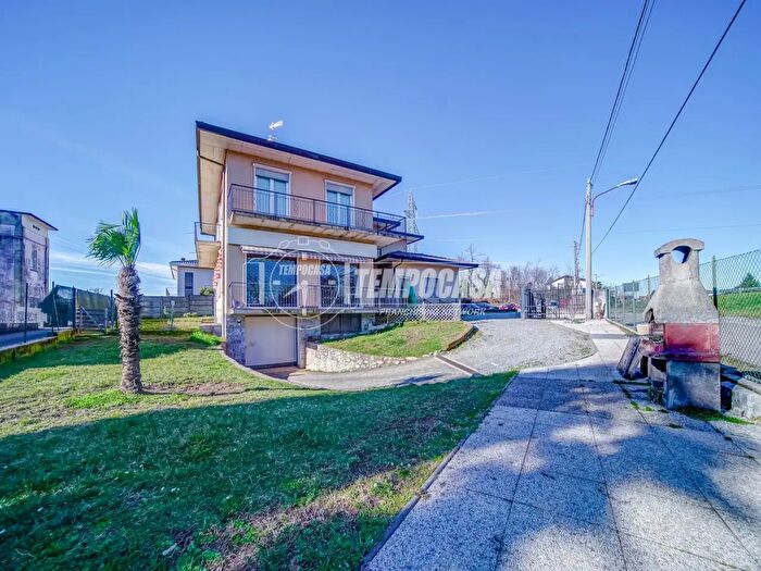 Casa con 6 locali in vendita in Caronno Varesino