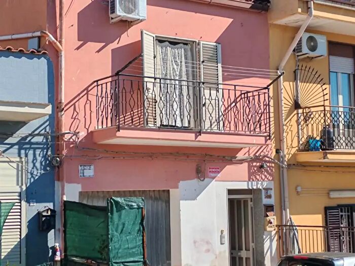 Appartamento con 8 locali in vendita in Via Po, Melilli