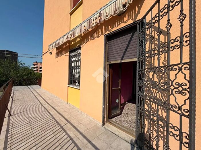 Appartamento trilocale in vendita in Via Bellentani, Modena