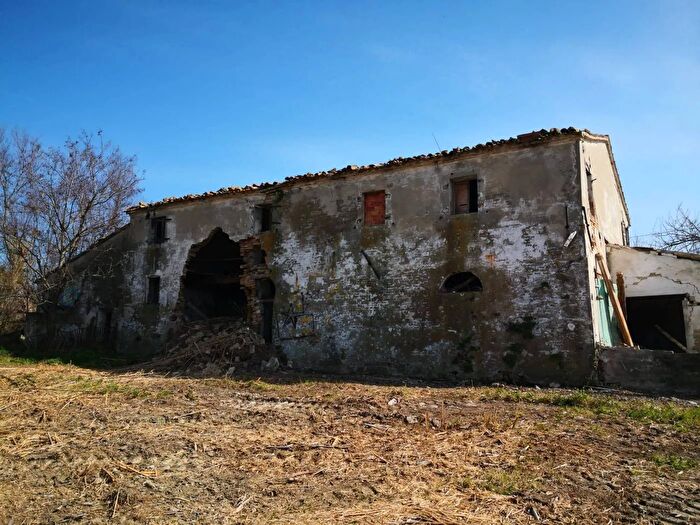 Casa con 6 locali in vendita in Tavullia