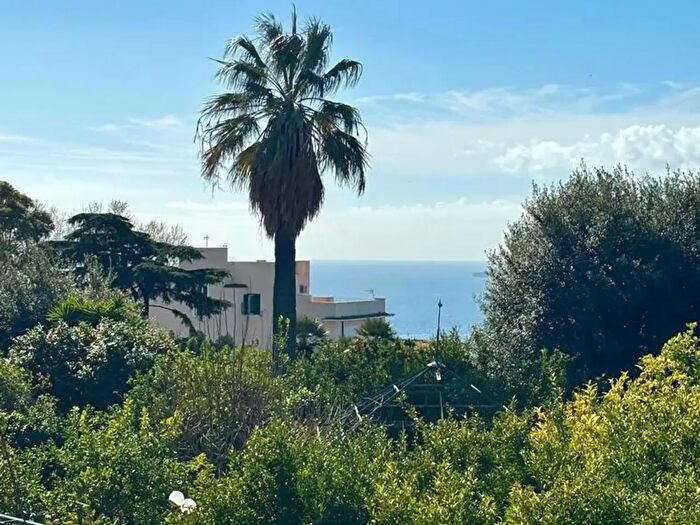 Appartamento trilocale in affitto in Casale Posillipo, Napoli