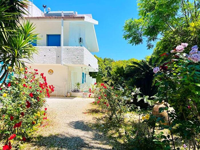 Casa con 10 locali in vendita in Via Senigallia, Siracusa