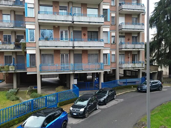 Appartamento con 6 locali in vendita in Viale Crispi, Casale Monferrato