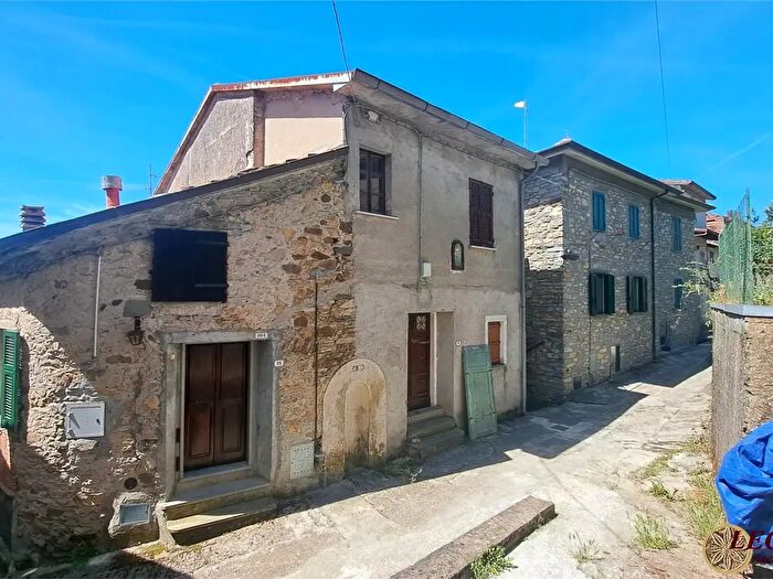 Casa con 6 locali in vendita in Via Groppo, Bagnone