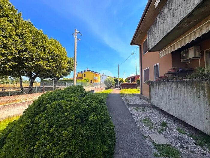 Appartamento bilocale in vendita in Via Savonarola, Castel D'Azzano