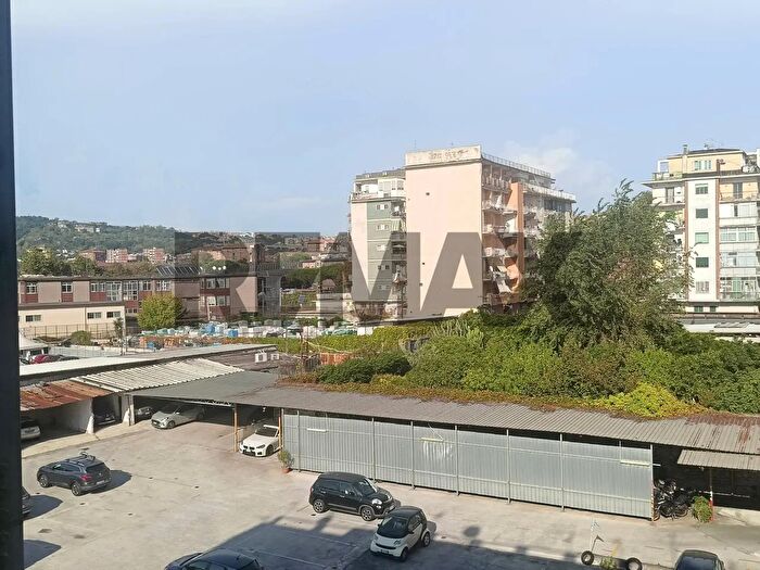 Appartamento trilocale in vendita in Napoli