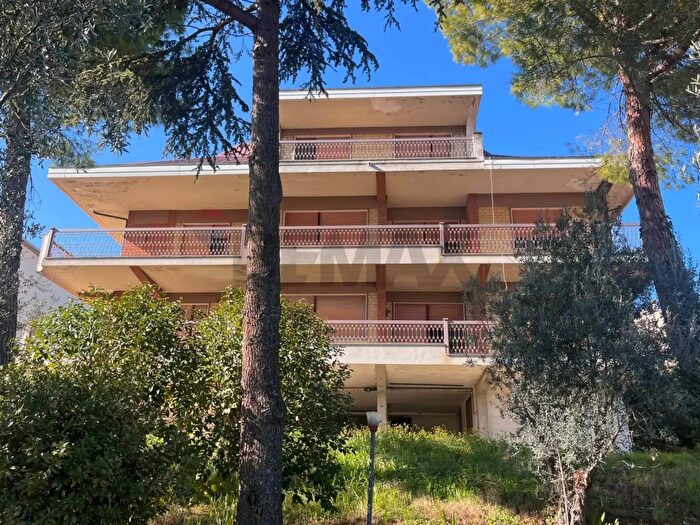 Casa con 15 locali in vendita in Viale Colle delle More, Citta SantAngelo