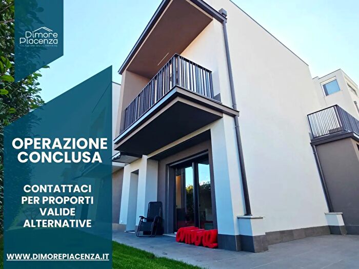 Casa con 9 locali in vendita in Via Grazia Deledda, Piacenza