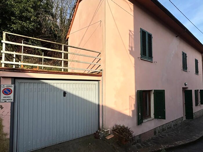 Casa con 5 locali in vendita in Via del Bisenzio, Vernio