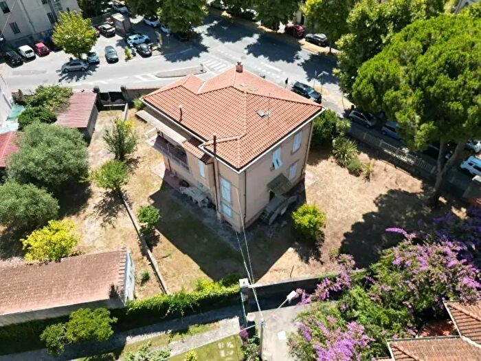 Casa con 11 locali in vendita in Ale Stazion, Massa