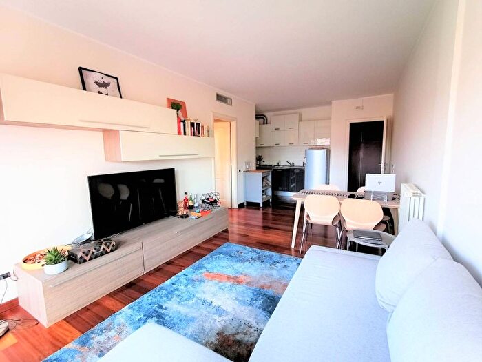 Appartamento bilocale in affitto in Alzaia Naviglio Pavese, Navigli Darsena, Milano