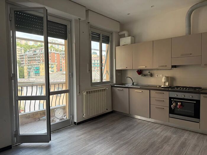 Appartamento bilocale in vendita in Via Montenero, Genova