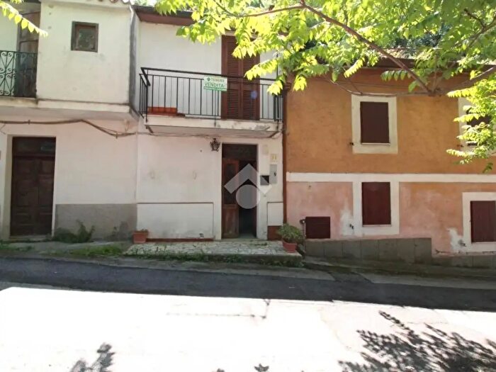 Appartamento bilocale in vendita in Via Montebello, Scandriglia