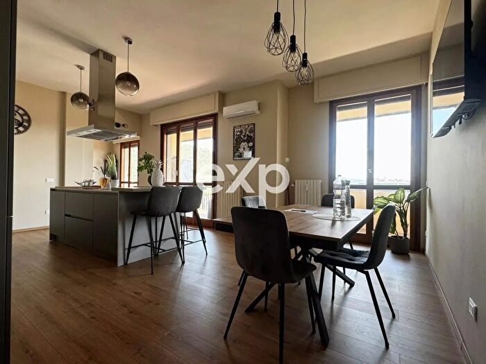 Appartamento quadrilocale in vendita in Viale della Repubblica, Prato