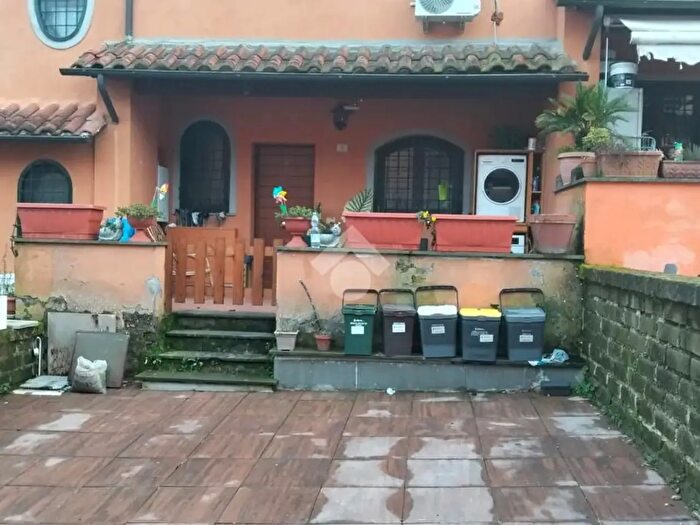 Casa trilocale in vendita in Via Muzio Clementi, Nepi